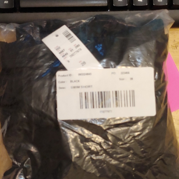 AVENUE SWIM SHORTS - Picture 3 of 5